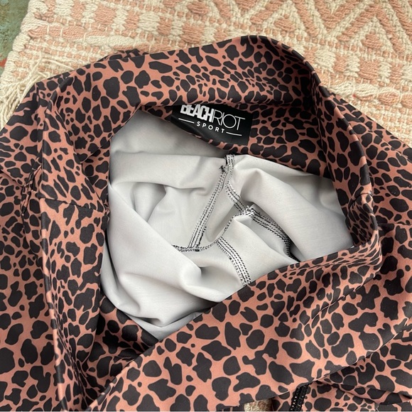 Beach Riot Sport Piper Leggings Size M Animal Print Hearts High Waisted - Picture 12 of 14